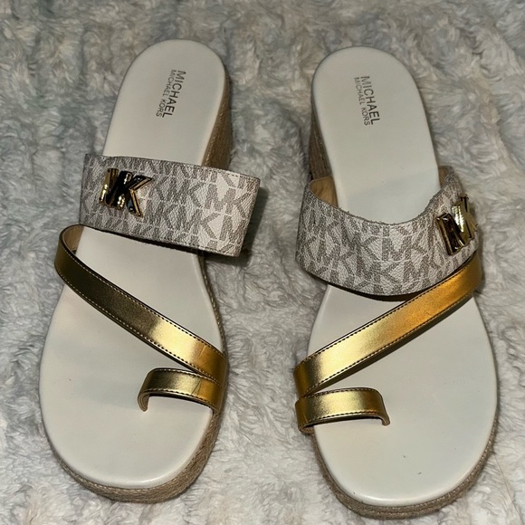 Michael Kors monogram Sidney toe sandal - Picture 4 of 17